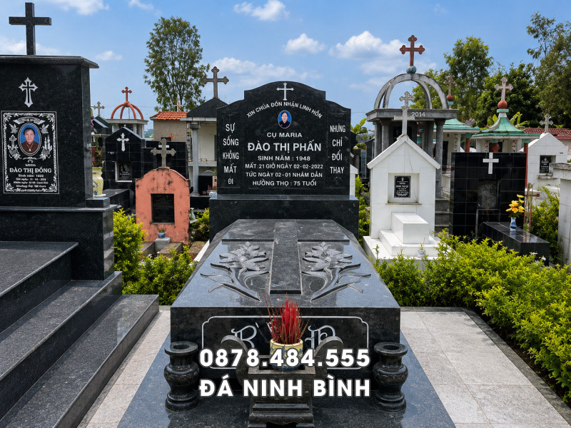 Mẫu Mộ đá Công giáo nguyên khối bằng đá xanh rêu Thanh Hóa 4 Mẫu Mộ đá Công giáo nguyên khối bằng đá xanh rêu Thanh Hóa